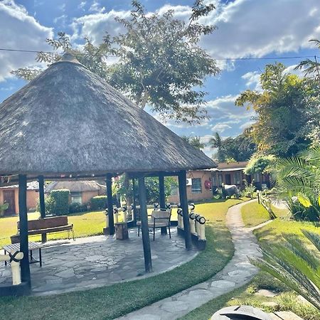 Reed Mat Lodge Lusaka Exterior foto