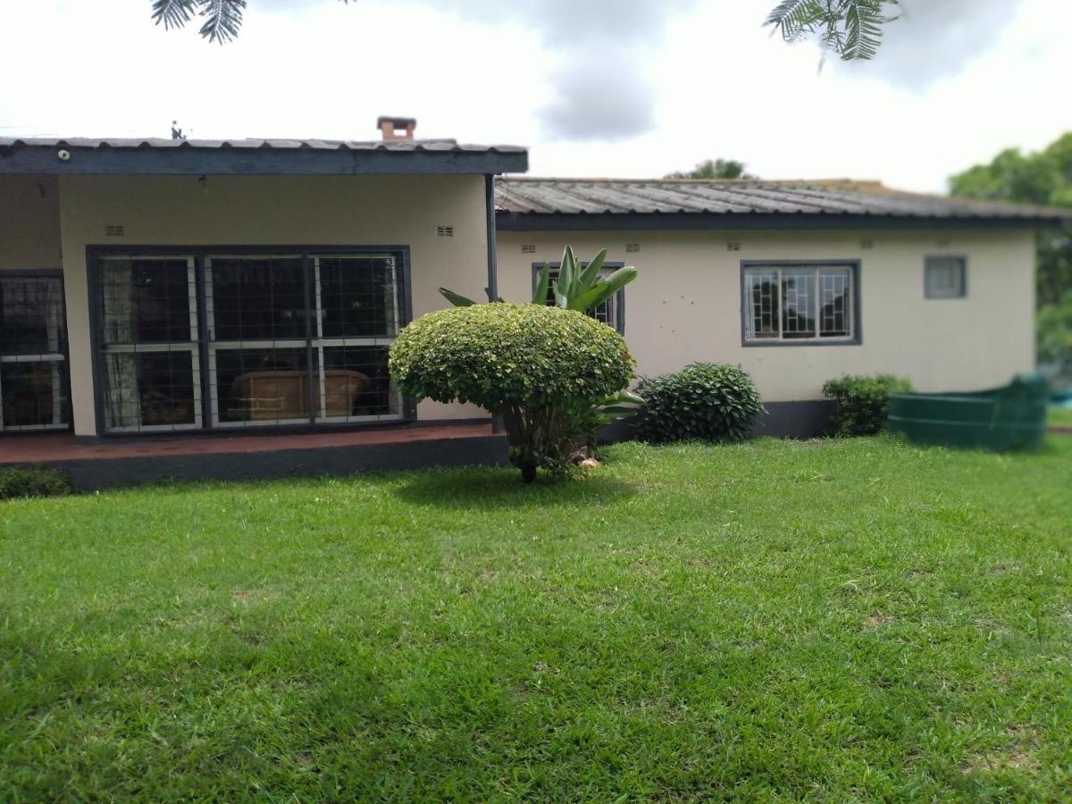 Reed Mat Lodge Lusaka Exterior foto